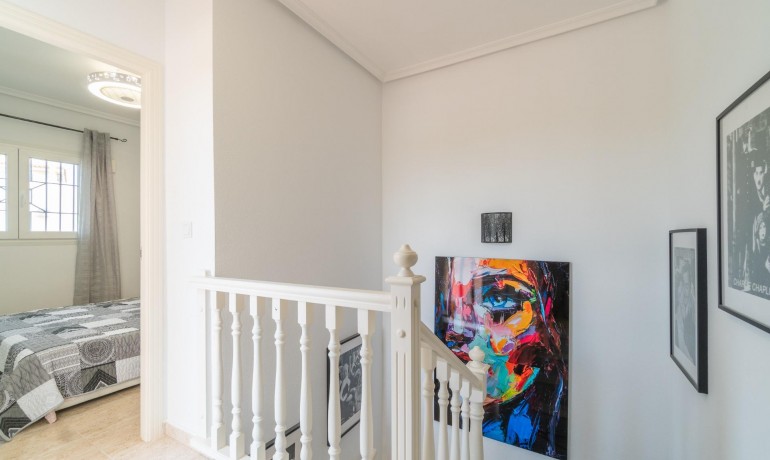 Herverkoop - Villa -
Orihuela Costa* - Zeniamar-Horizonte-La Campana