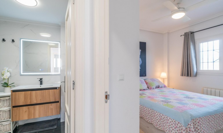 Herverkoop - Villa -
Orihuela Costa* - Zeniamar-Horizonte-La Campana