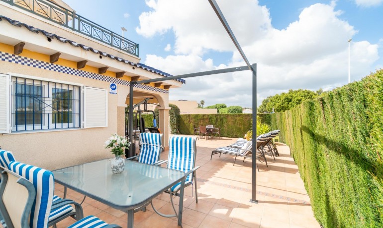 Herverkoop - Villa -
Orihuela Costa* - Zeniamar-Horizonte-La Campana