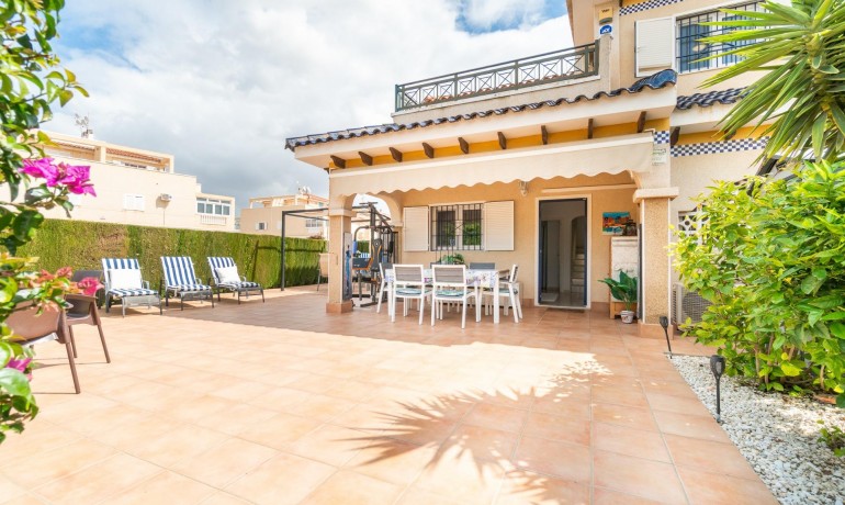 Herverkoop - Villa -
Orihuela Costa* - Zeniamar-Horizonte-La Campana