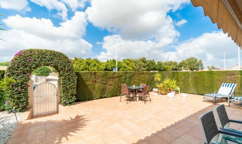 Herverkoop - Villa -
Orihuela Costa* - Zeniamar-Horizonte-La Campana