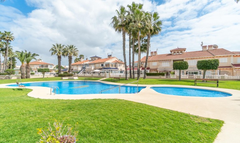 Herverkoop - Villa -
Orihuela Costa* - Zeniamar-Horizonte-La Campana