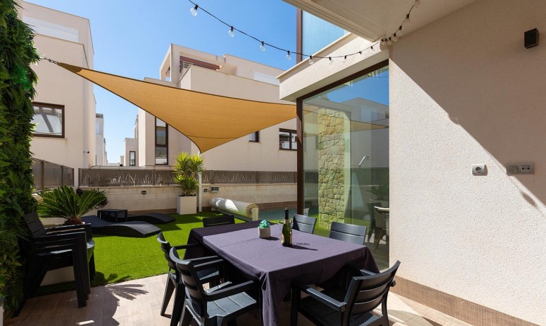 Venta - Villa -
Rojales - Pueblo bravo