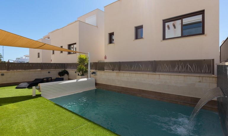 Venta - Villa -
Rojales - Pueblo bravo