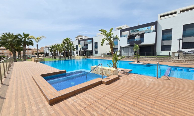 Herverkoop - Apartment / Flat * -
Orihuela Costa * - Punta Prima *