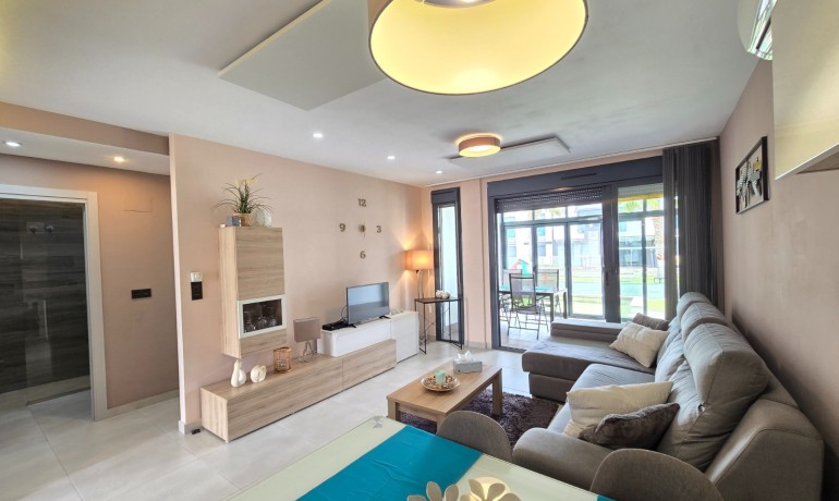 Herverkoop - Apartment / Flat * -
Orihuela Costa * - Punta Prima *