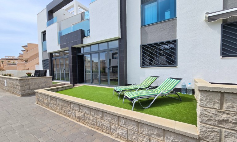 Herverkoop - Apartment / Flat * -
Orihuela Costa * - Punta Prima *