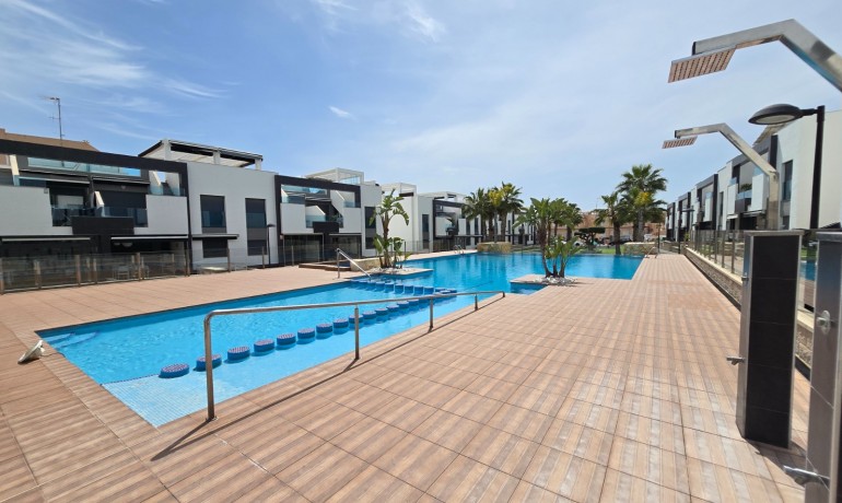 Herverkoop - Apartment / Flat * -
Orihuela Costa * - Punta Prima *