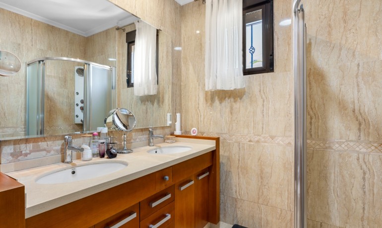 Venta - Finca -
Crevillente