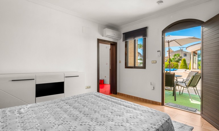 Venta - Finca -
Crevillente