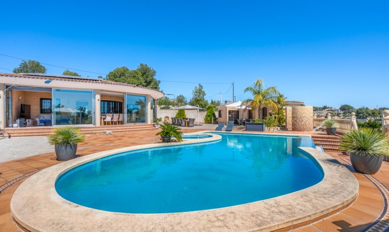 Venta - Finca -
Crevillente