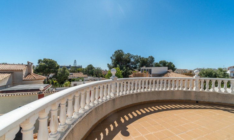 Sale - Villa -
Orihuela Costa* - La Zenia