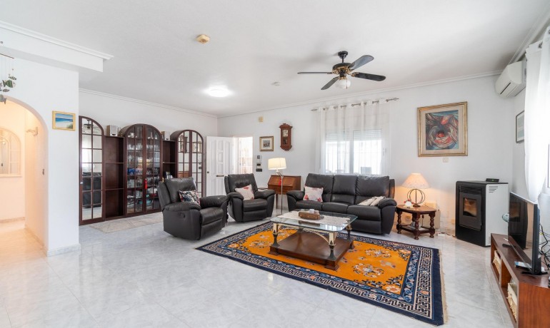 Sale - Villa -
Orihuela Costa* - La Zenia