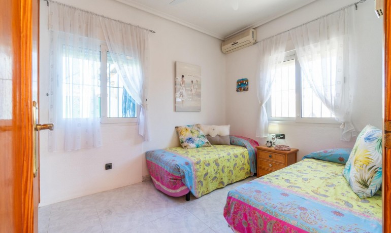 Sale - Villa -
Orihuela Costa* - La Zenia