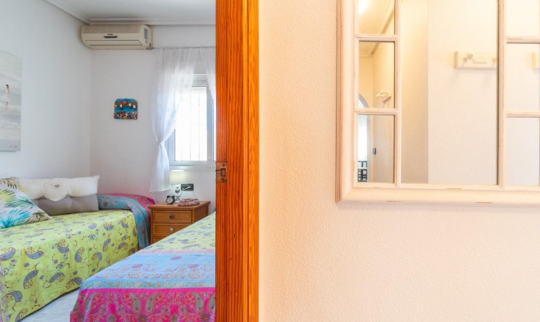 Sale - Villa -
Orihuela Costa* - La Zenia