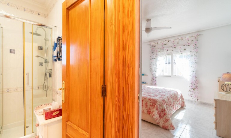 Sale - Villa -
Orihuela Costa* - La Zenia