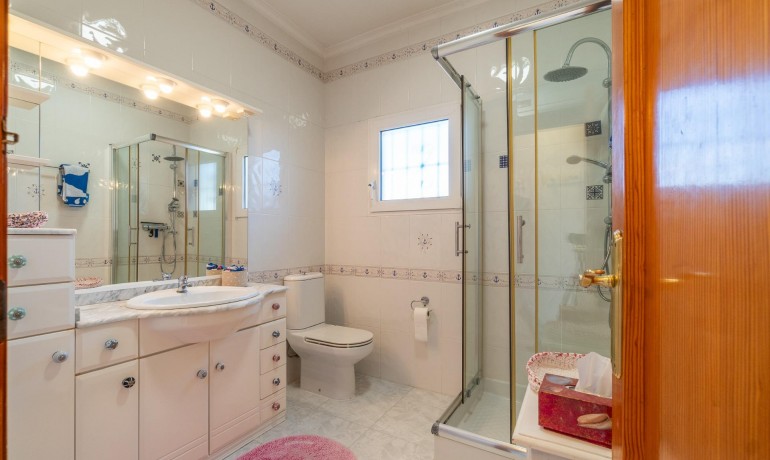 Sale - Villa -
Orihuela Costa* - La Zenia