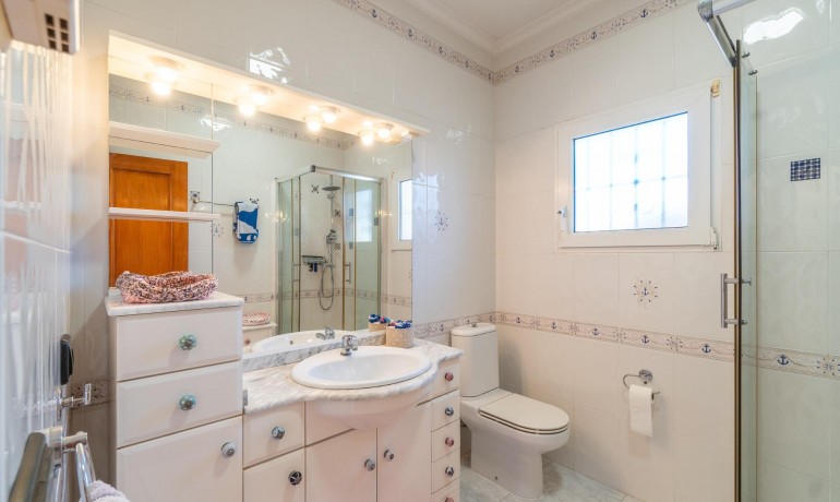 Sale - Villa -
Orihuela Costa* - La Zenia