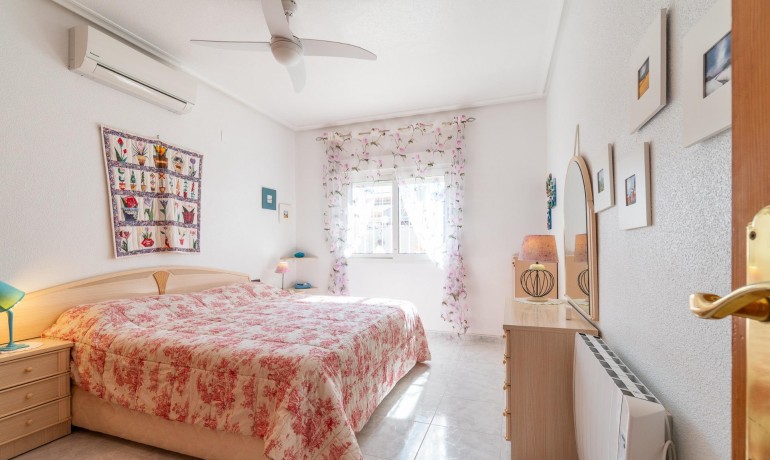 Sale - Villa -
Orihuela Costa* - La Zenia