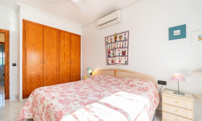 Sale - Villa -
Orihuela Costa* - La Zenia