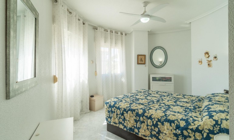 Sale - Villa -
Orihuela Costa* - La Zenia