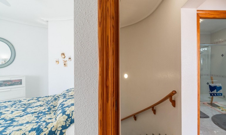 Sale - Villa -
Orihuela Costa* - La Zenia