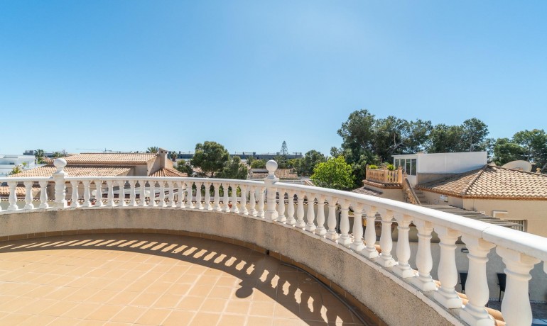 Sale - Villa -
Orihuela Costa* - La Zenia