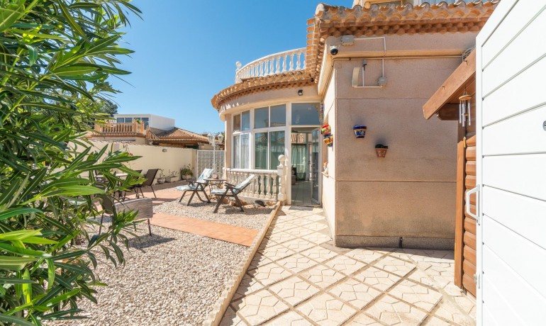 Sale - Villa -
Orihuela Costa* - La Zenia