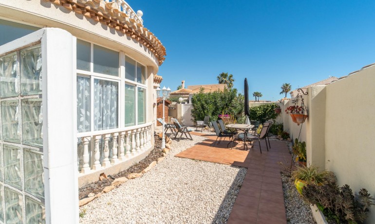 Sale - Villa -
Orihuela Costa* - La Zenia