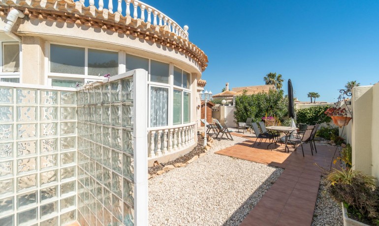 Sale - Villa -
Orihuela Costa* - La Zenia