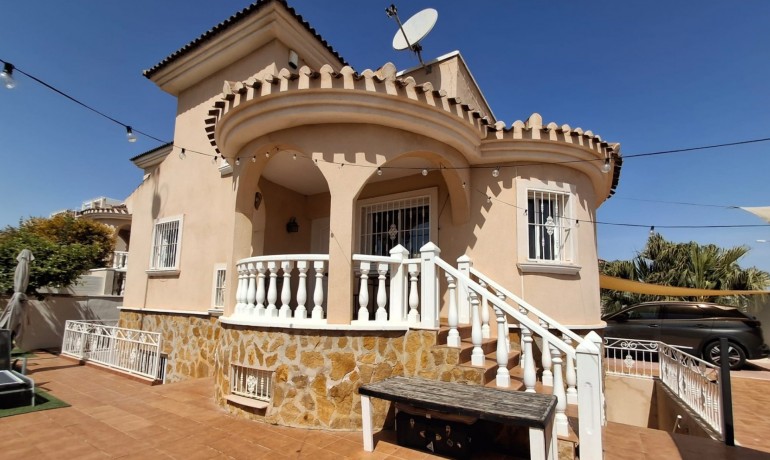 Herverkoop - Villa Detached -
Cuidad Quesada* - Doña pepa
