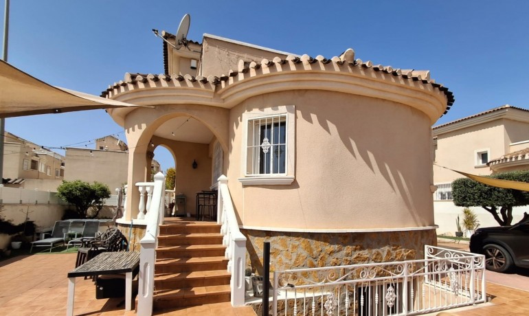 Herverkoop - Villa Detached -
Cuidad Quesada* - Doña pepa