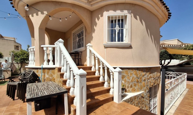 Herverkoop - Villa Detached -
Cuidad Quesada* - Doña pepa