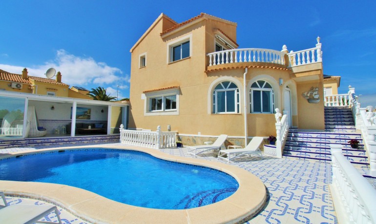 Sale - Villa -
Villamartin