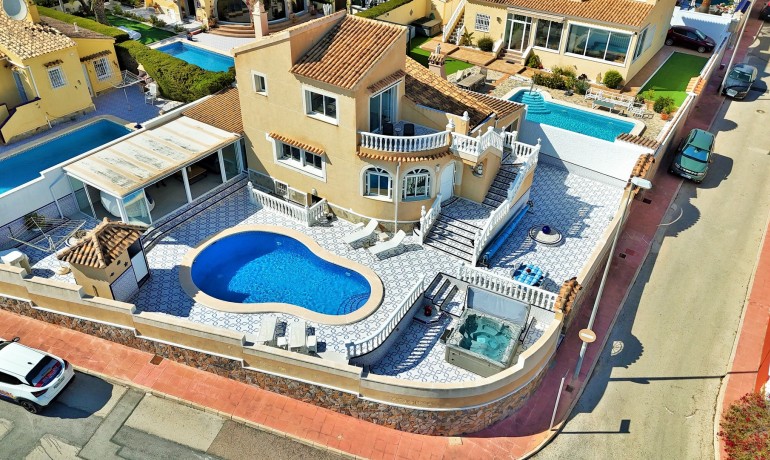 Sale - Villa -
Villamartin