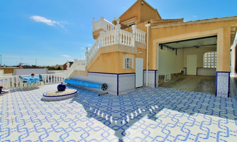 Sale - Villa -
Villamartin