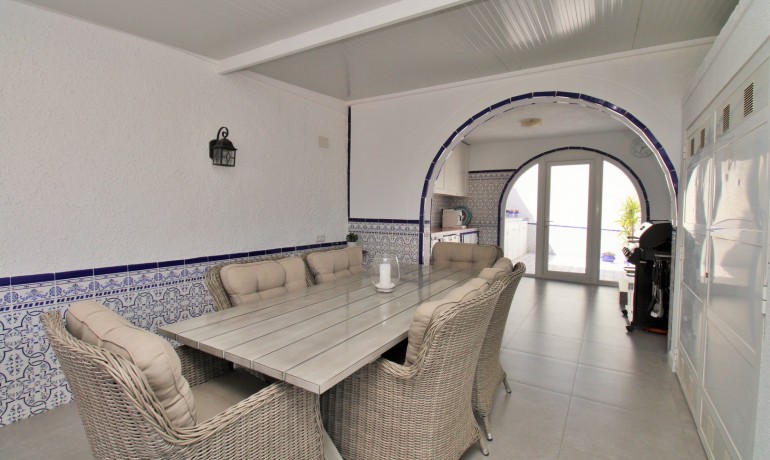 Sale - Villa -
Villamartin