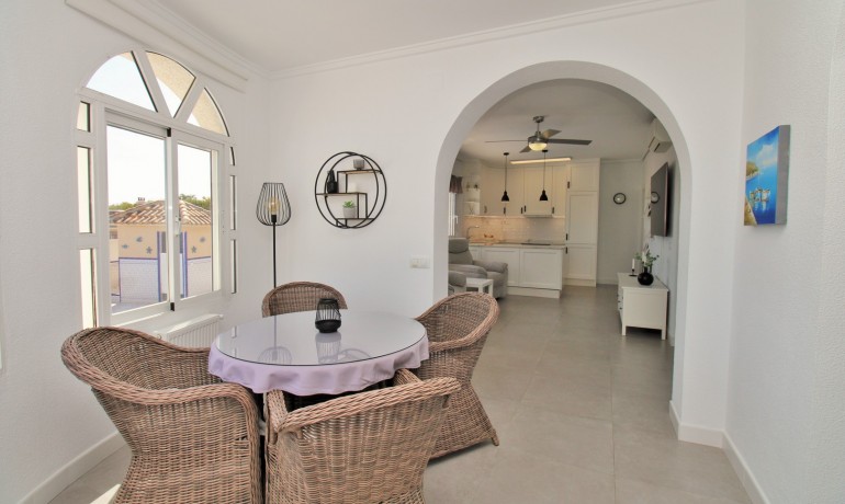 Sale - Villa -
Villamartin