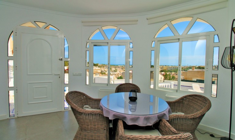 Sale - Villa -
Villamartin