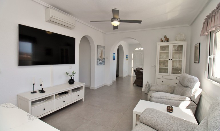 Sale - Villa -
Villamartin