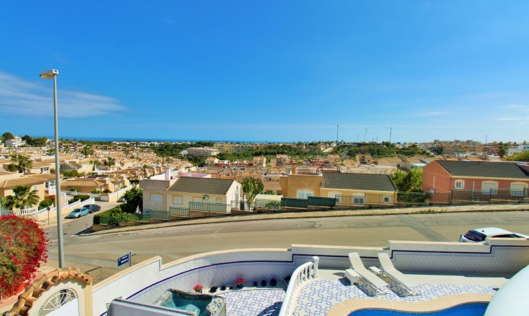 Sale - Villa -
Villamartin