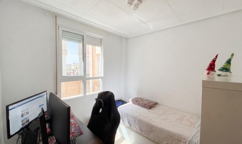 Venta - Apartamento / piso -
Torrevieja - Centro