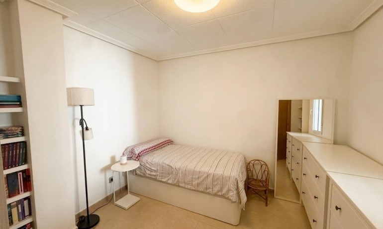 Venta - Apartamento / piso -
Torrevieja - Centro