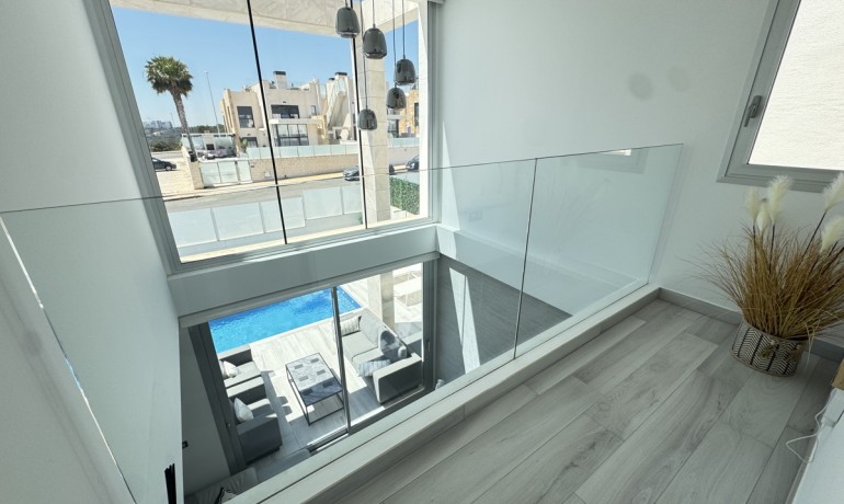 Sale - Villa -
Lomas de Cabo Roig