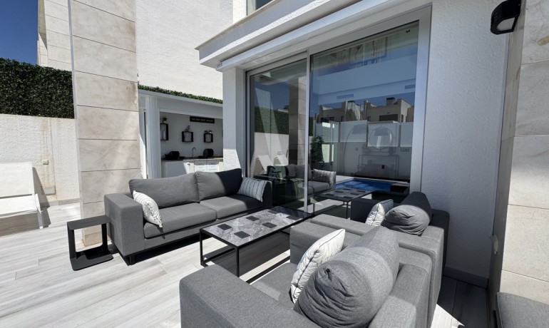 Sale - Villa -
Lomas de Cabo Roig