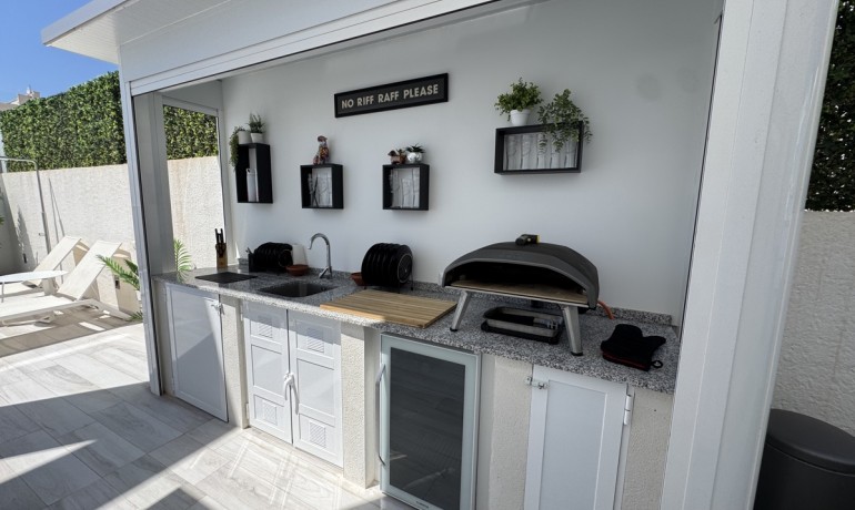 Sale - Villa -
Lomas de Cabo Roig