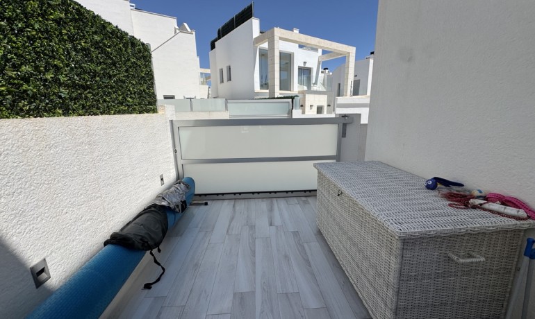 Sale - Villa -
Lomas de Cabo Roig