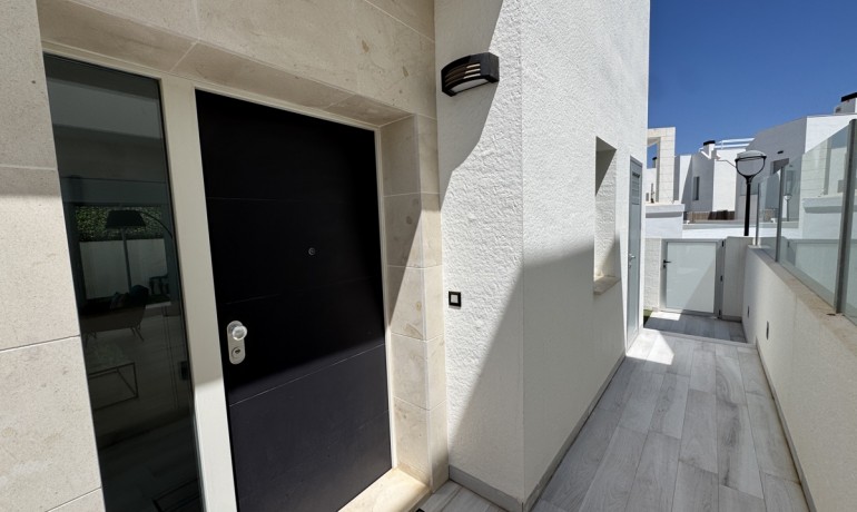 Sale - Villa -
Lomas de Cabo Roig