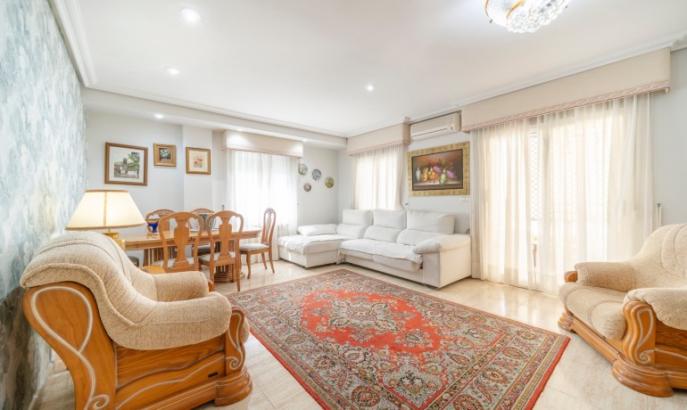 Sale - House -
Guardamar del Segura* - El moncayo