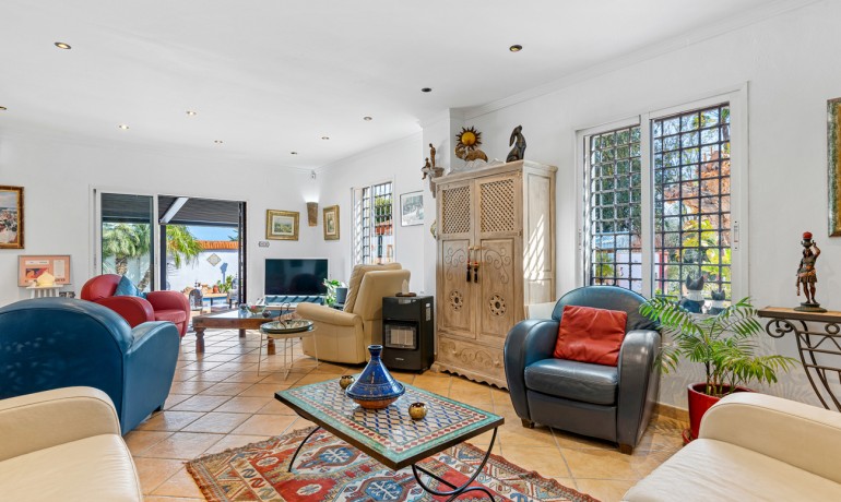 Sale - Finca / Country Property -
Daya Nueva - Daya Nueva - Country